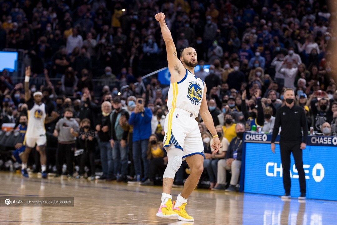 华体会电竞 -全明星赛集结日走向成谜，勒沃库森绝杀压哨，引发热议，纪律约束更严格 