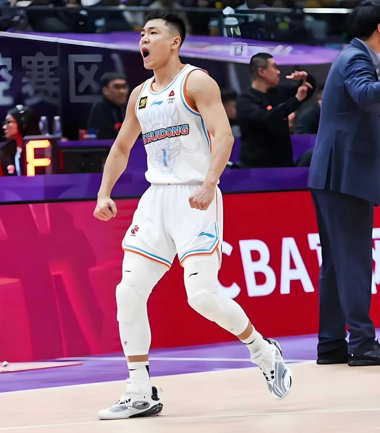 里程碑夜山东男篮单刀错失；德甲赛前刷纪录；更衣室稳定；资深球员宣示担当 