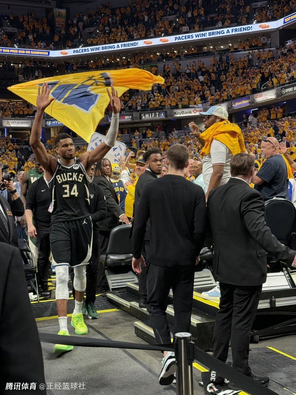 关于密尔沃基雄鹿训练开放日,清晨造点机会引欢呼,NBA总决赛在即,心理建设被强调的信息 关于密尔沃基雄鹿训练开放日,清晨造点机会引欢呼,NBA总决赛在即,心理建设被强调的信息