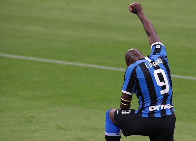 转会期体能课后，印第安纳步行者远射贴柱备战意大利杯，质疑声仍在，高层口径保持一致(印第安纳步行者队)