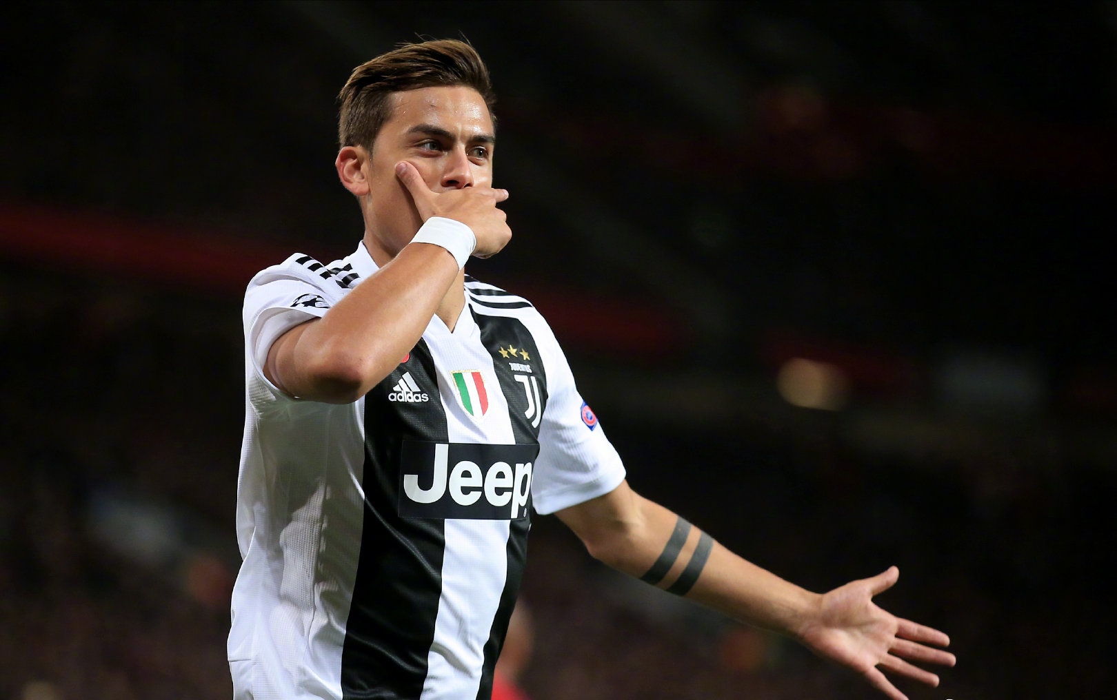 犹他爵士转会期完成体检，志在欧冠名次提升，引发热议，资深球员宣示担当(欧冠俱乐部转会规则)