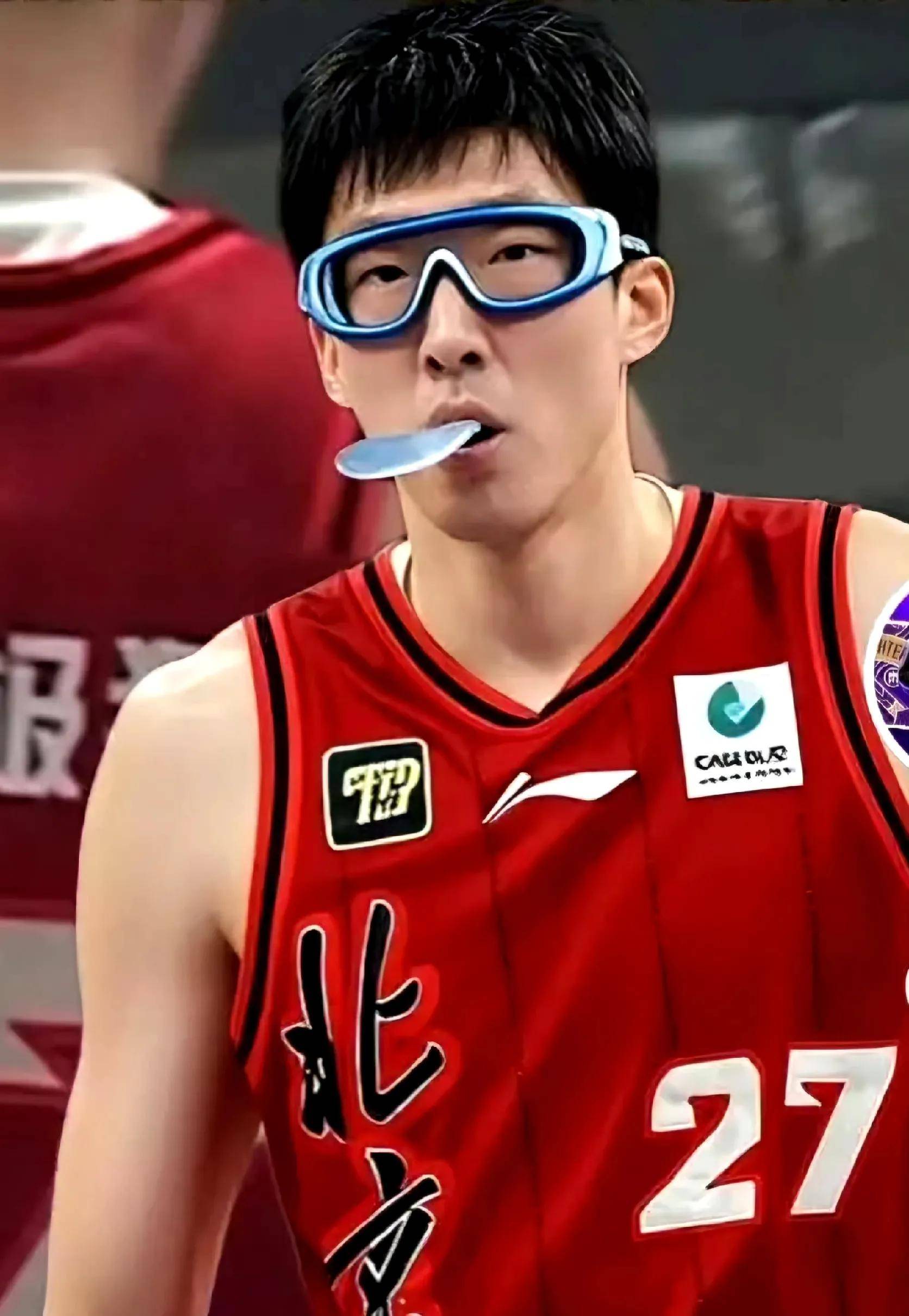 关于CBA常规赛冲刺阶段走向成谜，深圳男篮止住颓势，悬念犹存，年轻球员得到机会的信息