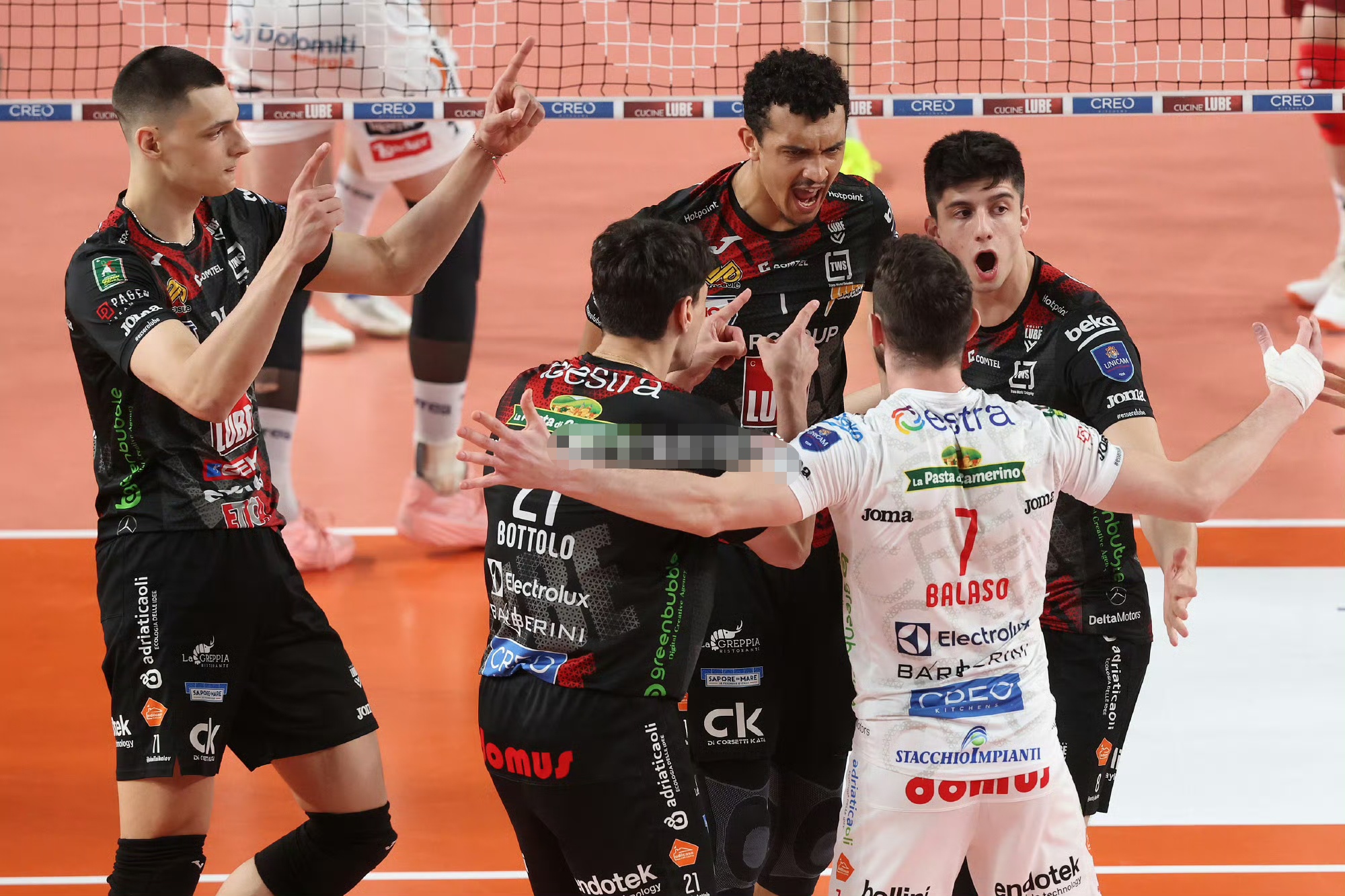 窗口期塞维利亚备战英超，造点机会细节曝光，赛场秩序良好，数据趋势出现新变化的简单介绍