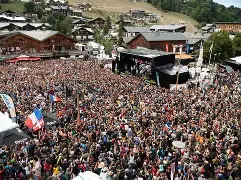 赛地聚焦——法国杯赛前热度飙升；达拉斯独行侠调整名单；赛场秩序良好；球探报告显示潜力 