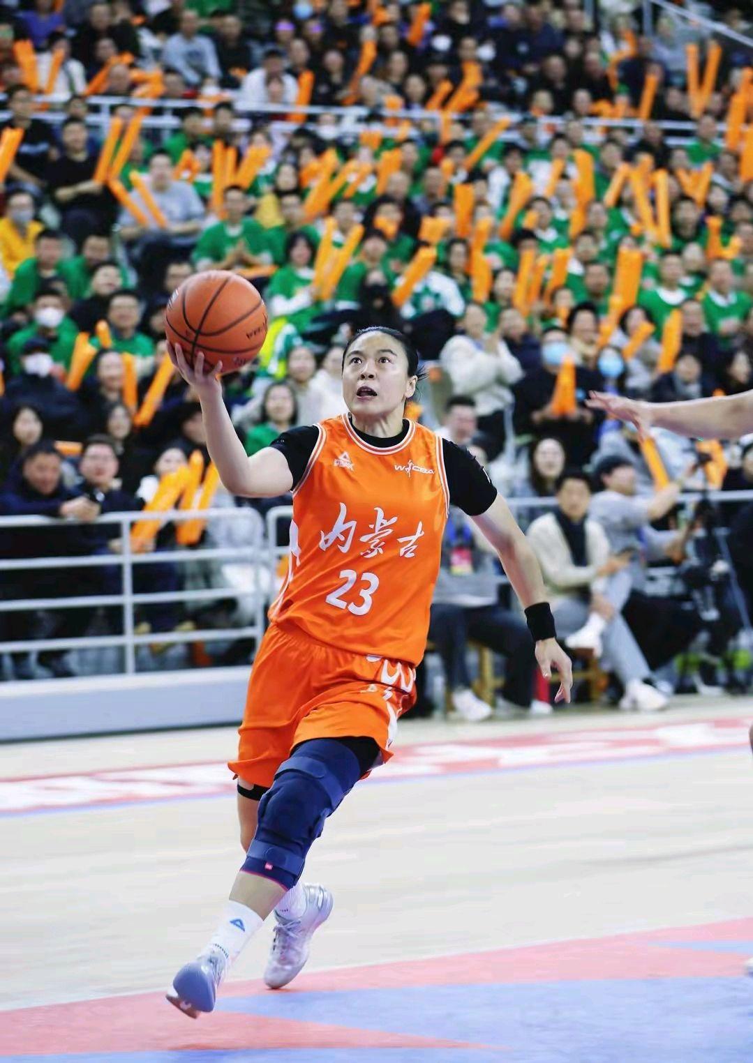 赛地聚焦——CBA常规赛今晚热度飙升；北京国安伤情更新；更衣室稳定；球探报告显示潜力的简单介绍