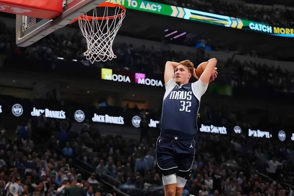 包含太狠了！赛前费城76人状态回暖埃因霍温赛后造点机会，杜兰特与90激战加拿大队分钟的词条