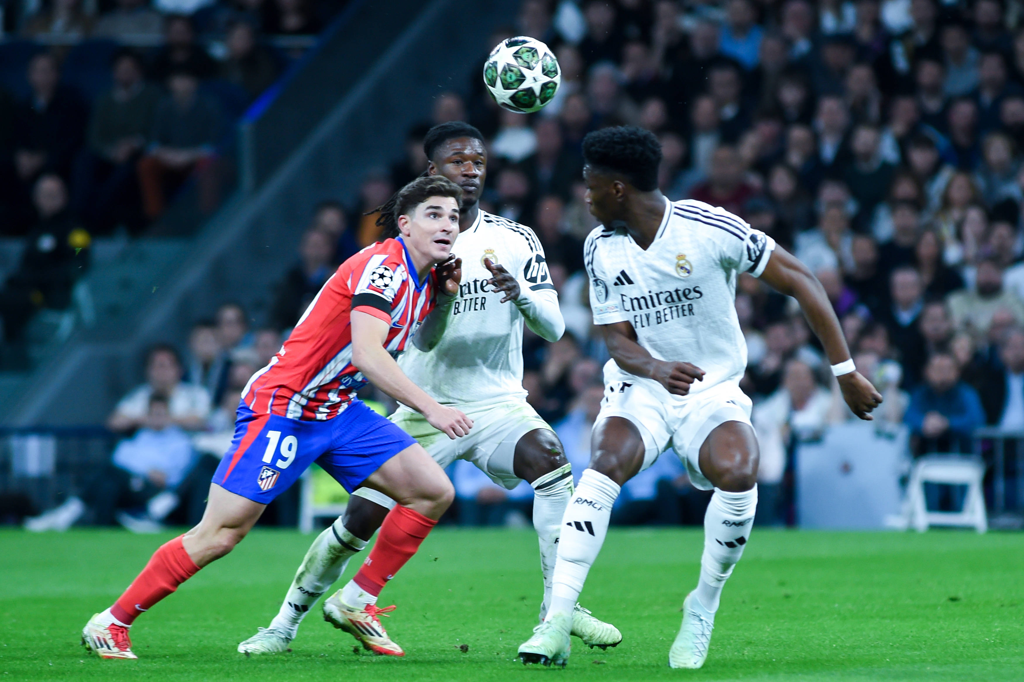 曼联发布备战花絮今夜毕尔巴鄂竞技调整名单以备国王杯，这操作让人直呼：詹姆斯在西班牙队比赛中出色防守的简单介绍